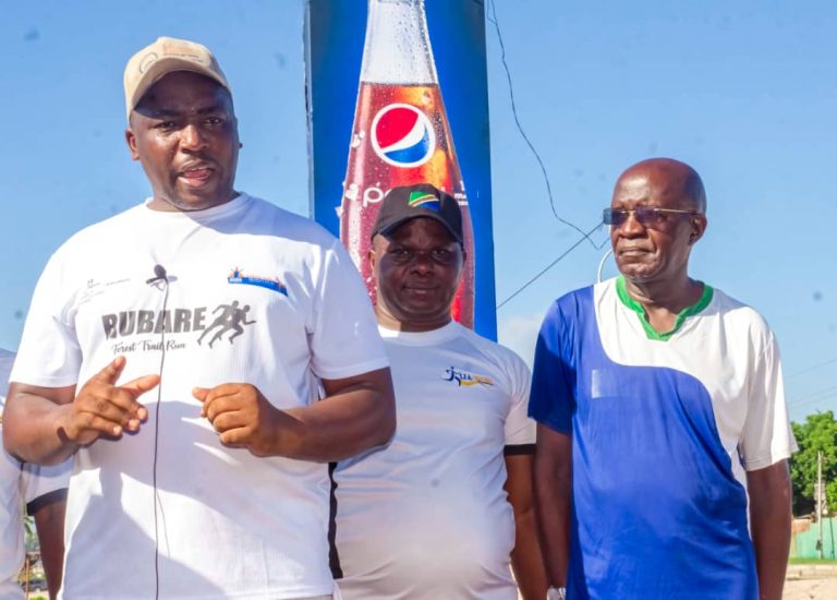 RAS MKOA WA DAR ES SALAAM AUNGANA NA WANANCHI KUFANYA MAZOEZI
