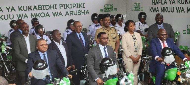BENKI YA CRDB YAKABITHI  PIKIPIKI 20 KWA MKOA WA ARUSHA ZENYE THAMANI YA SHS 150 MILIONI.