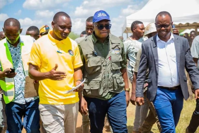 SERIKALI KUNUNUA MITAMBO KUMI (10) YA UCHORONGAJI KWA AJILI YA WACHIMBAJI WADOGO