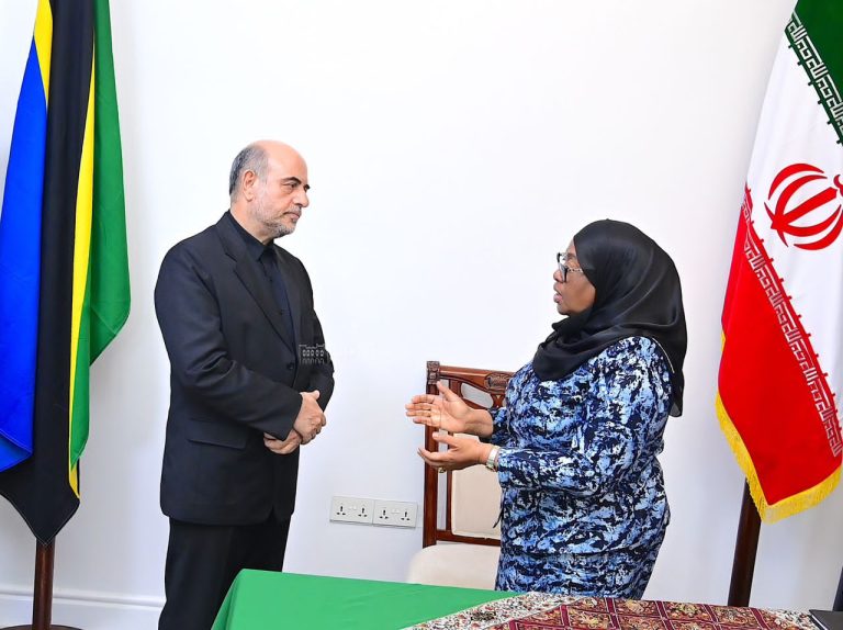 RAIS SAMIA ASAINI KITABU CHA MAOMBOLEZO UBALOZI WA IRAN KUFUATIA KIFO CHA RAISI
