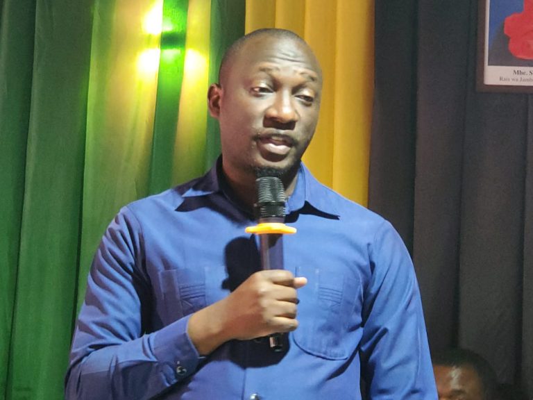 DC KOMBA AWATAKA VIONGOZI WA USHIRIKA WA MGUSU KUMALIZA MIGOGORO.