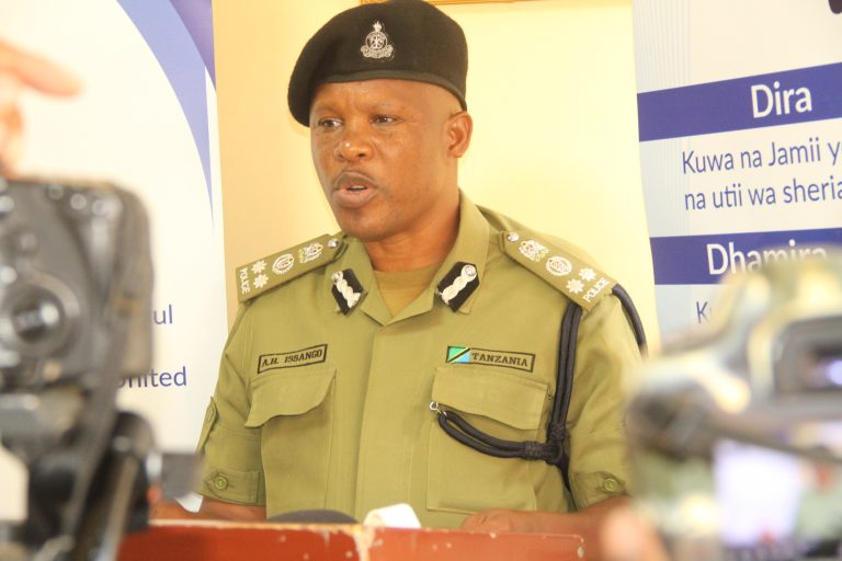 JESHI LA POLISI MKOA WA MBEYA LINAMSHIKILIA DEREVA WA LORI KWA KOSA LA KUSABABISHA AJALI