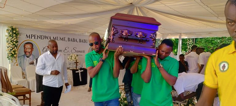 MAMIA WAMZIKA BABA WA MSANII NAKAAYA SUMARI NA NANCY SUMARI