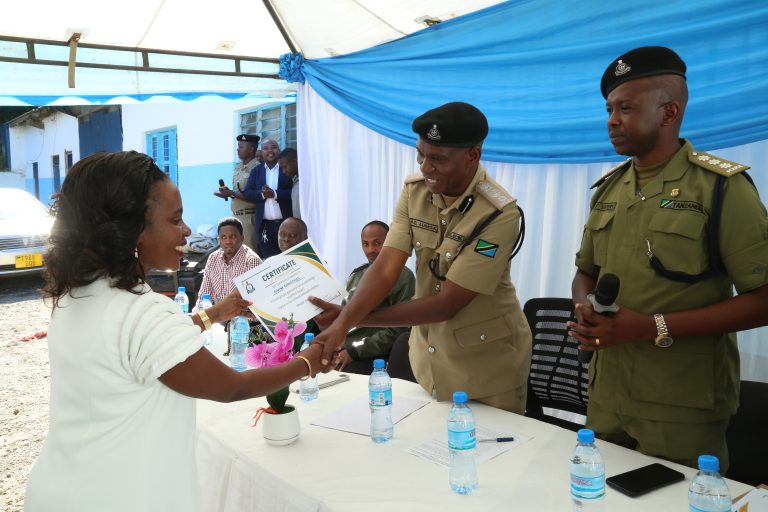 POLISI YAWASHUKURU WANANCHI WALIOFANYA MABORESHO UJENZI WA KITUO CHA POLISI.