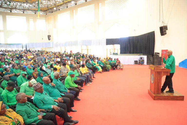 KINANA APANGUA HOJA ZA CHADEMA KUHUSU KUTAKA KUWAGAWA WANANCHI