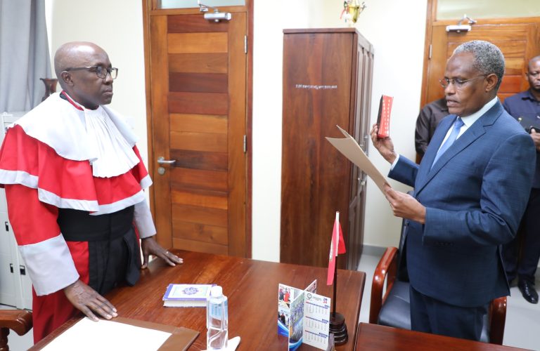NAIBU WAZIRI,DANIEL SILLO NA KATIBU MKUU, ALLY GUGU WAAPA KUWA WAJUMBE WA TUME YA JESHI LA POLISI, MAGEREZA, ZIMAMOTO NA UOKOAJI NA UHAMIAJI