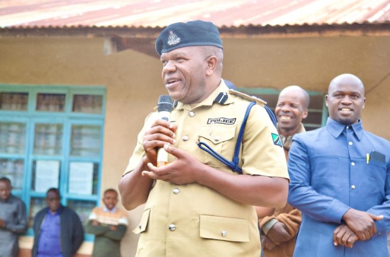 JESHI LA POLISI SONGWE LAWAASA WANAFUNZI KUJIEPUSHA NA “MAFATAKI”