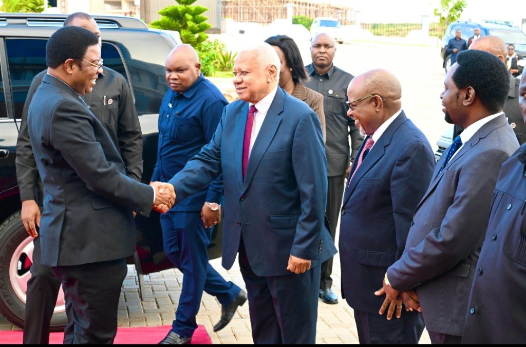 WAZIRI MKUU AFUNGUA WARSHA YA WAKUU WA MIKOA NA MAKATIBU TAWALA KUHUSU HAKI JAMII
