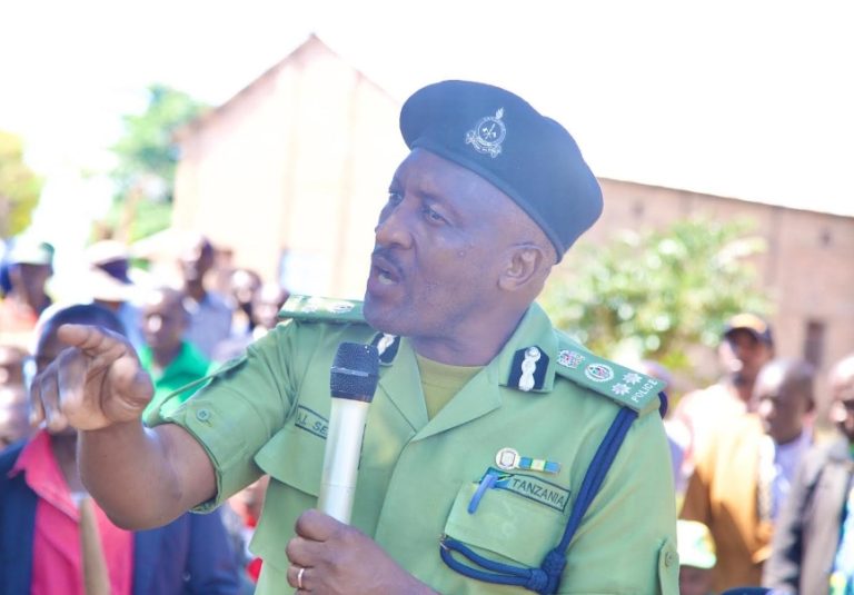 TUSHIRIKIANE KATIKA SUALA LA MALEZI BORA KWA WATOTO.