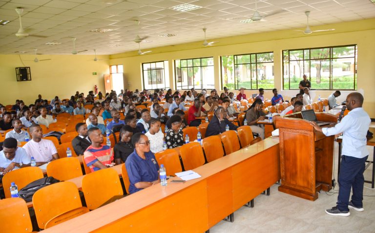 WANAFUNZI MZUMBE WAPEWA ELIMU YA KUPAMBANA NA UHALIFU WA KIMTANDAO
