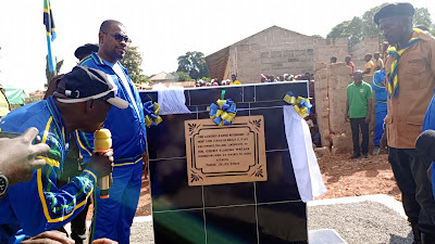 MWENGE WA UHURU WAWEKA JIWE LA MSINGI BARABARA ya SMART LODGE NACHINGWEA