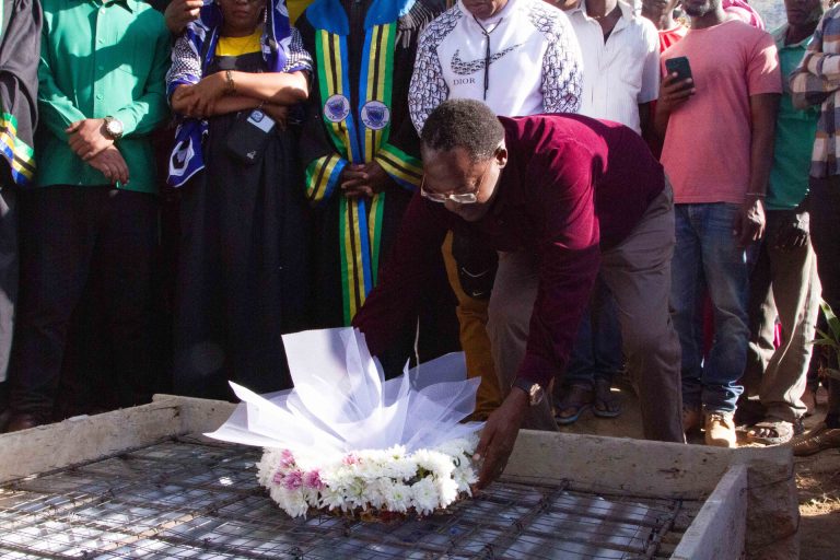 WAZIRI SIMBACHAWENE: DIWANI MHE. MARIA KIGOSI HAKUPEWA SUMU,KIFO CHAKE NI CHA KAWAIDA