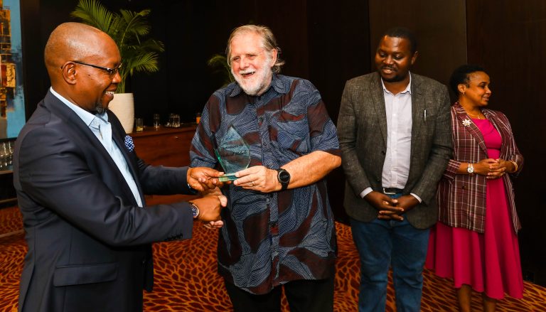 MISA-TAN YATOA TUZO KWA VINARA WA UHURU WA KUJIELEZA TANZANIA