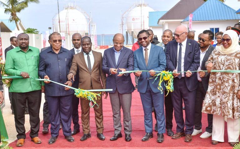 RAIS WA ZANZIBAR DKT. MWINYI AZINDUA BOHARI YA KUPOKEA NA KUHIFADHI GESI YA KAMPUNI YA ORYX GAS ZANZIBAR MANGAPWANI ZANZIBAR