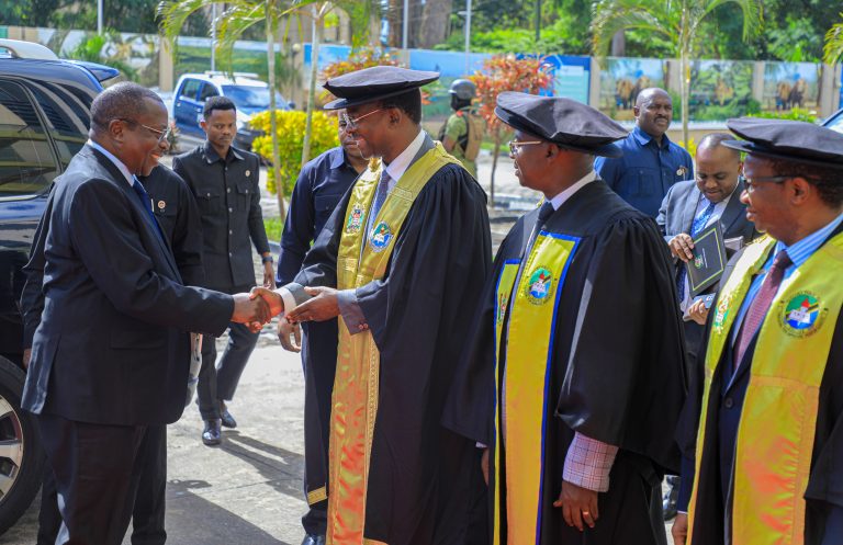MAKAMU WA RAIS KATIKA MAHAFALI YA 39 CHUO CHA UTUMISHI WA UMMA