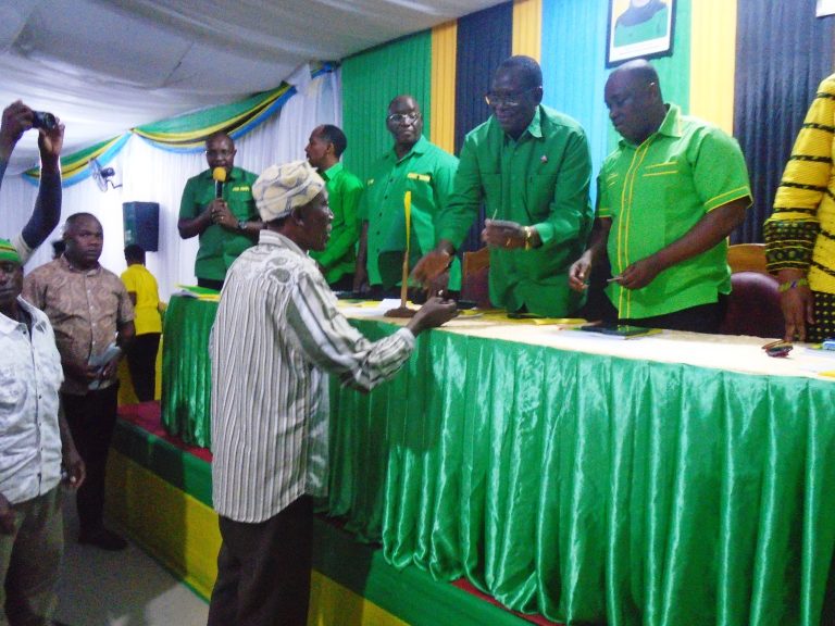 CHADEMA ILEMELA YAPATA PIGO TAWI ZIMA LIKIHAMIA CCM, YUMO KATIBU