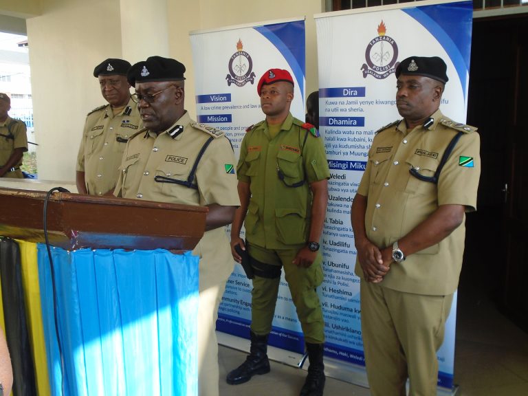 RC WA ZAMANI MIKONONI MWA POLISI AKIDAIWA KULAWITI  MWANAFUNZI