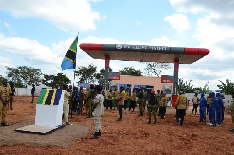 KIONGOZI WA MBIO ZA MWENGE KITAIFA AFURAHISHWA NA UWEKEZAJI WA KITUO CHA MAFUTA NAMTUMBO