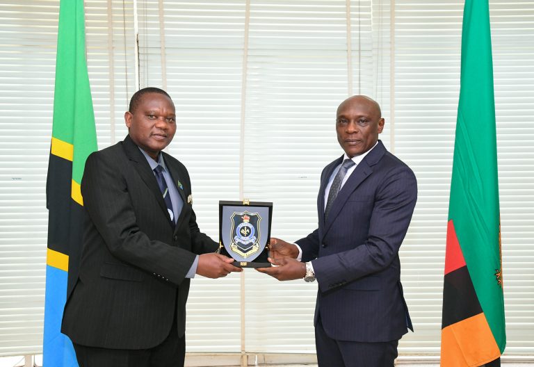 IGP WAMBURA AKUTANA NA BALOZI WA TANZANIA NCHINI ZAMBIA