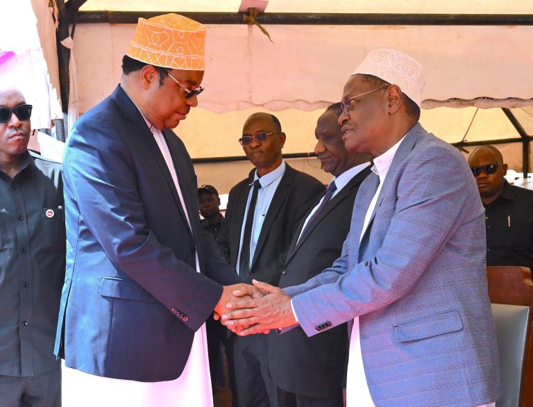 WAZIRI MKUU AMWAKILISHA RAIS DKT. SAMIA KATIKA MAZISHI YA MAMA MZAZI WA JAJI MKUU