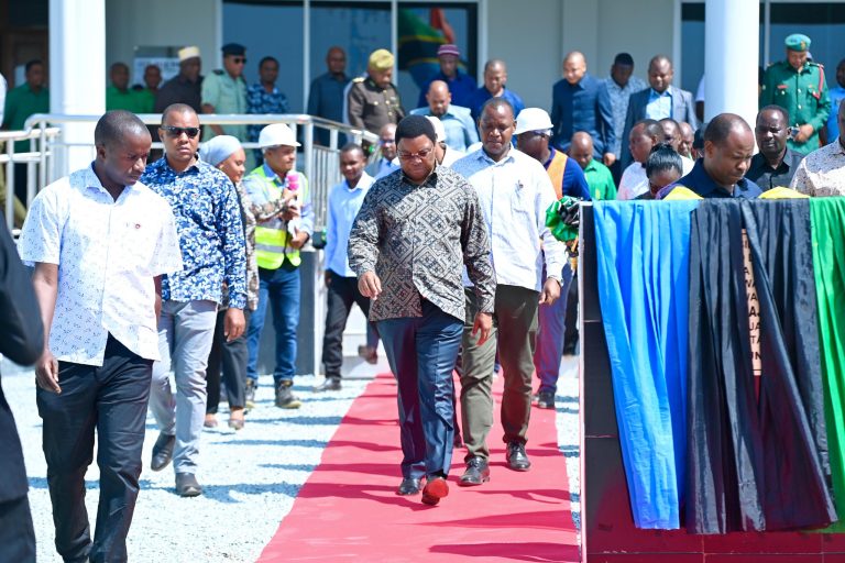 WAZIRI MKUU AZINDUA JENGO LA UTAWALA LA HALMASHAURI YA WILAYA YA NYANG’HWALE, GEITA