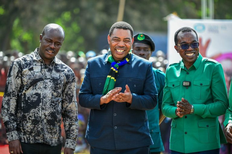 DKT MWIGULU, WAZIRI AWESO NA MBUNGE CHEREHANI WASHUHUDIA UTIAJI SAINI MRADI WA MAJI ZIWA VICTORIA WA BIL 44 – USHETU