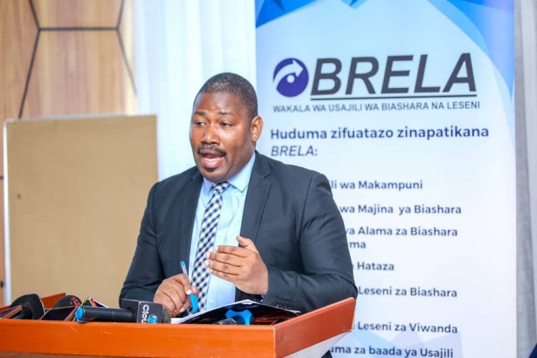 KATIBU MKUU VIWANDA AWATAKA WAFANYABIASHARA KURASIMISHA BIASHARA ZAO