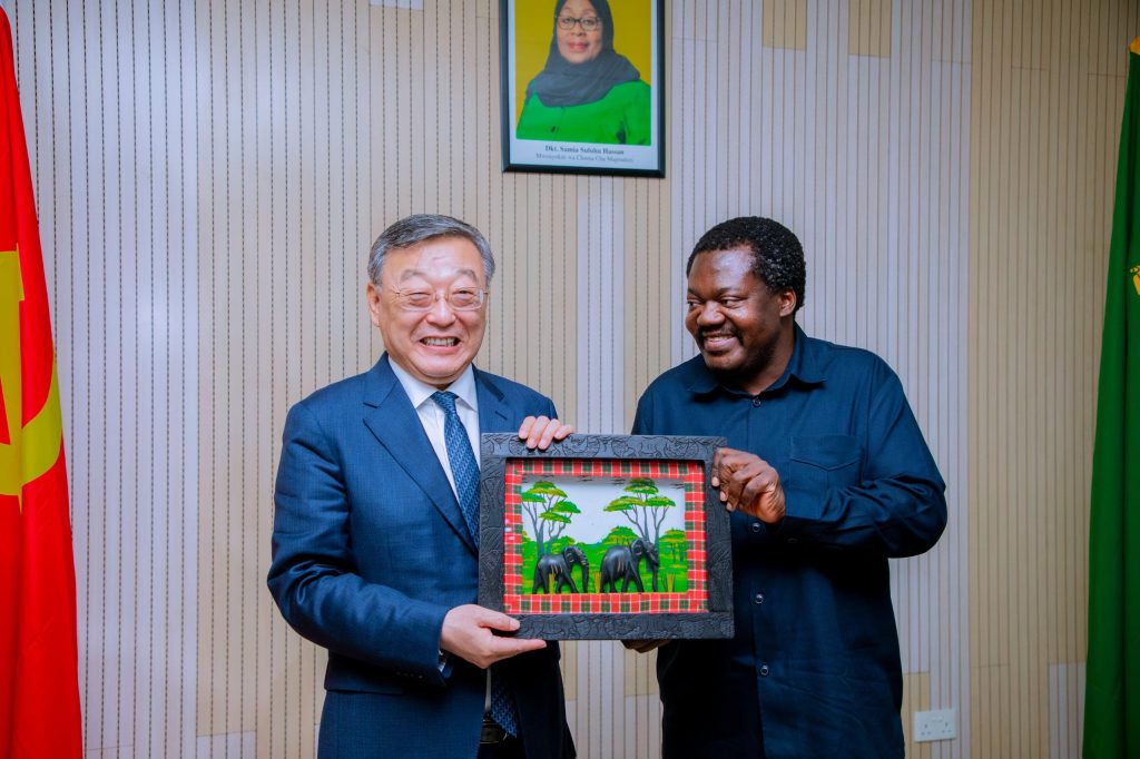 BALOZI NCHIMBI AKUTANA NA MJUMBE WA KAMATI CHAMA CHA CPC CHA CHINA