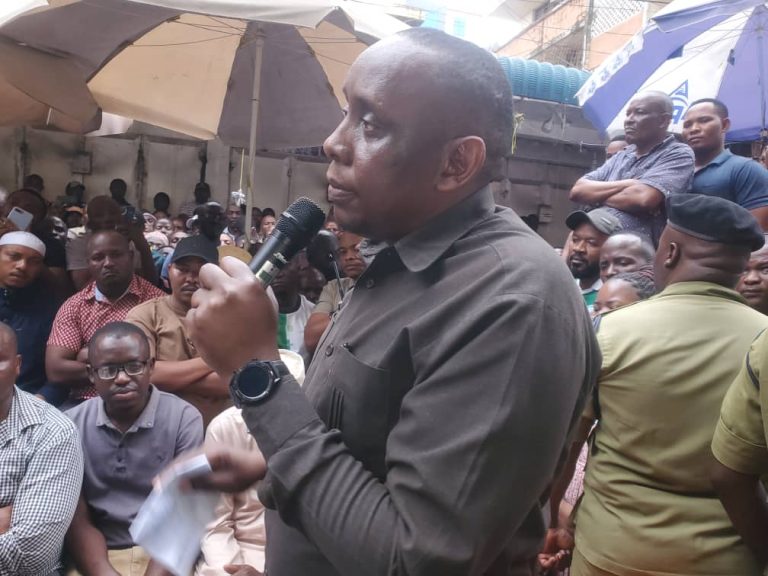 MWENYEKITI WA WAFANYABIASHARA KARIAKOO ATOA RAI  KUFUNGUA MADUKA YAO
