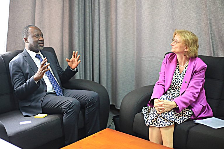 KATIBU MKUU GUGU ATETA  NA BALOZI WA UMOJA WA ULAYA ANAEWAKILISHA UMOJA WA ULAYA NCHINI TANZANIA