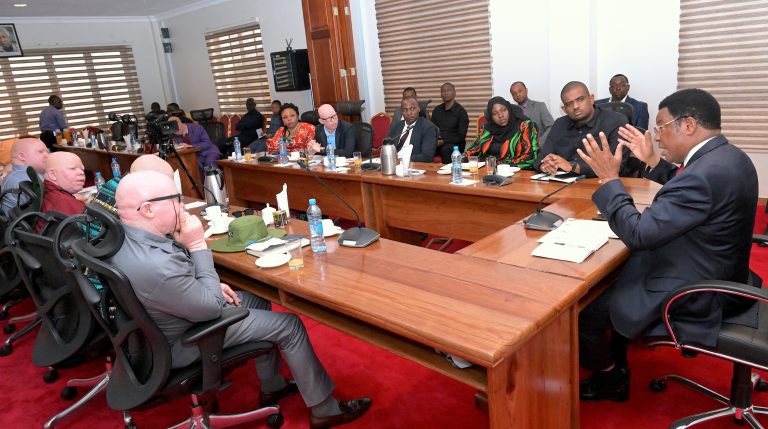 WAZIRI MKUU AZUNGUMZA NA CHAMA CHA WENYE UALBINO JIJINI DODOMA