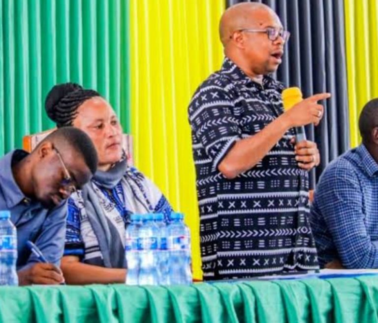 MAOFISA UTUMISHI MNAYO NAFASI YA VICHEKO FURAHAWATUMISHI