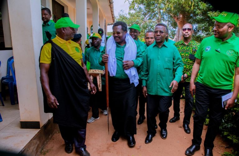 KATIBU MKUU WA CCM AWAHUTUBIA WANA CCM SAME KILIMANJARO
