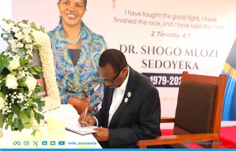 NAIBU KATIBU MKUU MAMBIO YA NJE ATOA SALAMU ZA POLE KWA FAMILIA YA MAREHEMU DKT. SHOGO