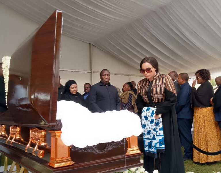 DC SAME ATOA HESHIMA ZA MWISHO KWA ALIYEKUWA KATIBU TAWALA MKOA KILIMANJARO DKT. TIXON NZUNDA