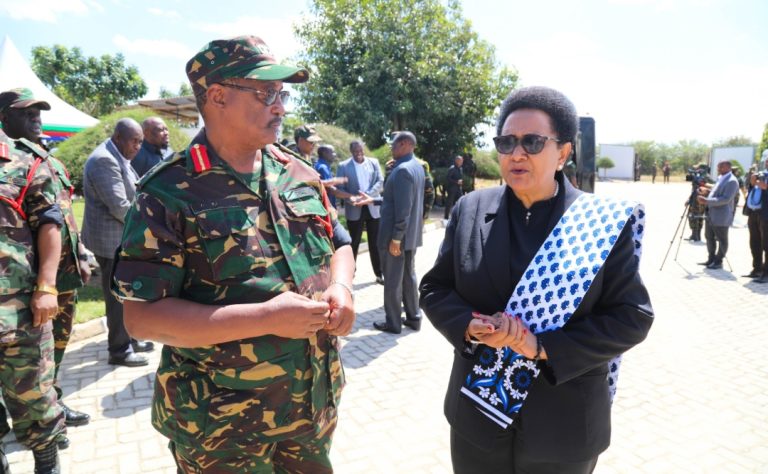 WAZIRI WA ULINZI NA JKT AONGOZA WAOMBOLEZAJI KUMUAGA BRIGEDIA JENERALI CHAKILA