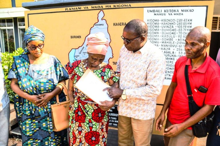 PINDA AMREJESHEA NYUMBA BIBI ALIYOIHANGAIKIA KWA ZAIDI YA MIAKA 10 KIGOMA