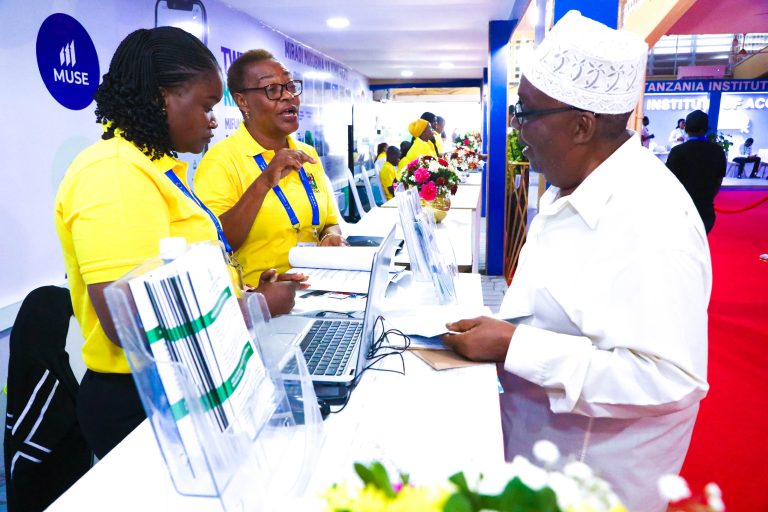 HAZINA HUTOA PENSHENI KWA WASTAAFU WASIOCHANGIA MIFUKO YA HIFADHI YA JAMII