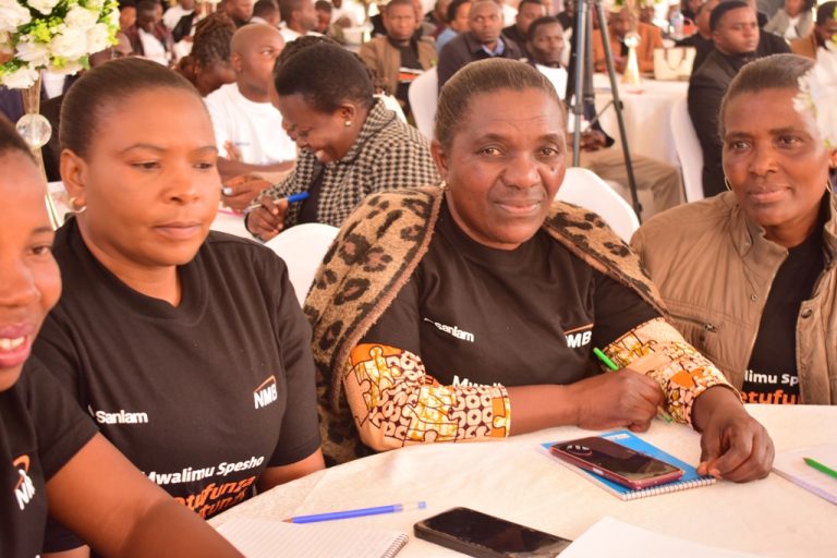 NMB YATOA ELIMU KWA WALIMU WA HALMASHAURI YA MJI MAKAMBAKO JUU YA MATUMIZI BORA FEDHA NA MFUMO WA PEPMIS