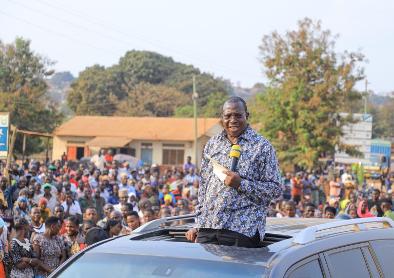 MAKAMU WA RAIS AKIZUNGUMZA NA WANANCHI WA KAZURAMIMBA NA UVINZA KIGOMA