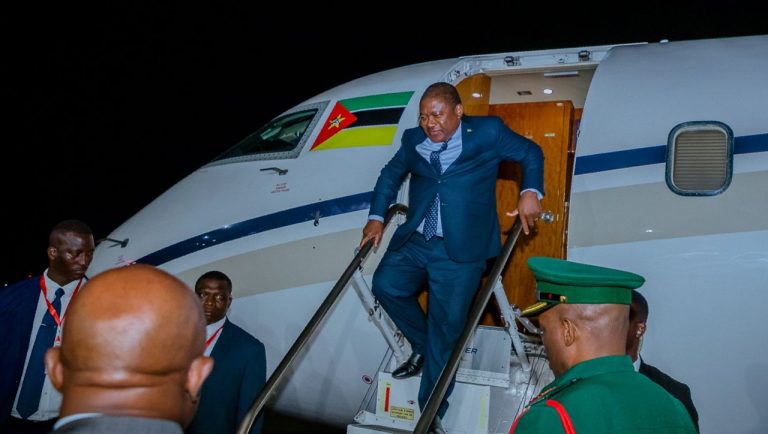 RAIS FILIPE NYUSI WA JAMHURI YA. MSUNBIJI AWASILI JIJINI DAR ES SALAAM