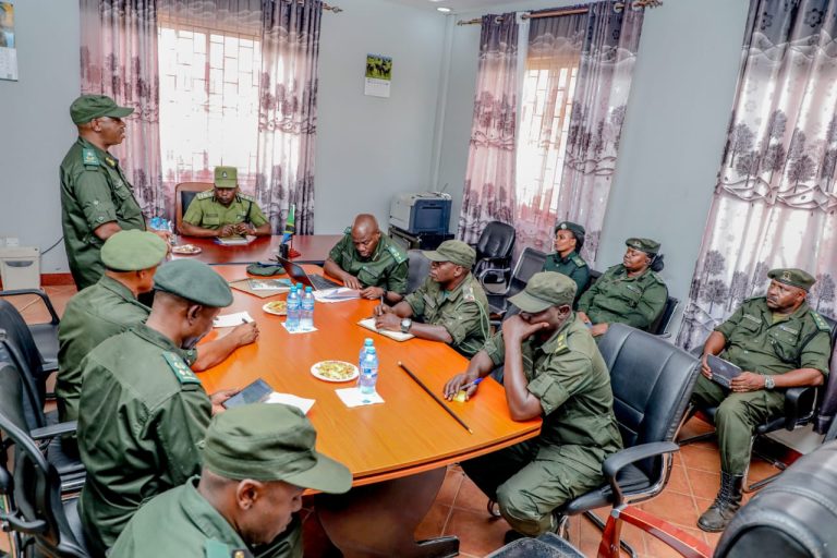 CP. WAKULYAMBA AIBUKIA FORT IKOMA, SERENGETI.