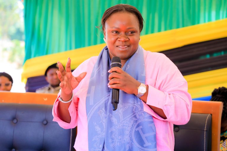NAIBU WAZIRI KAPINGA AWAHAKIKISHIA UMEME WA UHAKIKA WANANCHI WA VIJIJI VYA MANZWAGI NA KIDUNYASHI.
