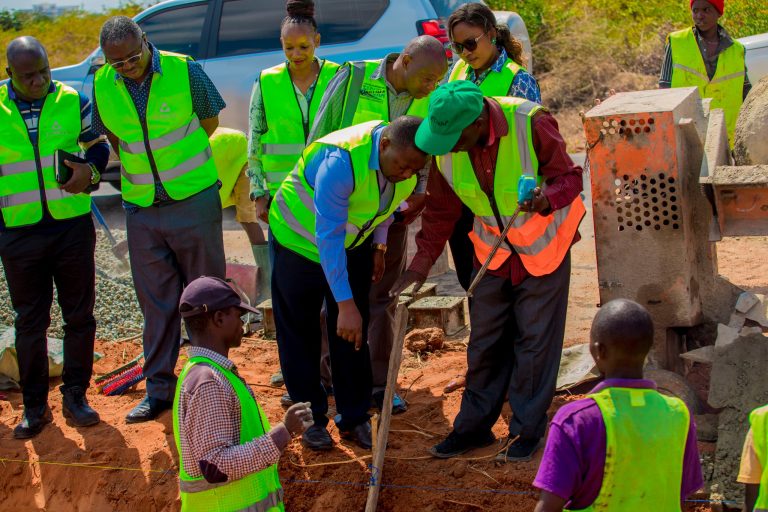 MHANDISI MATIVILA  AFURAHISHWA NA VIWANGO VYA UJENZI WA BARABARA ZA LAMI ZINAZOSIMAMIWA NA TARURA MKOANI DODOMA
