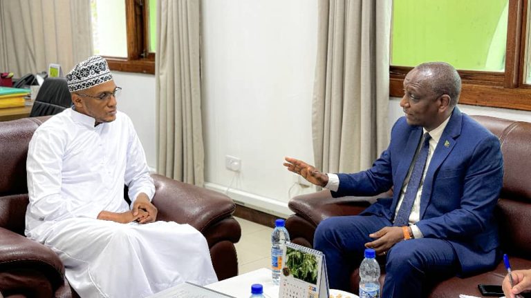BALOZI WA TANZANIA NCHINI MSUMBIJI AZUNGUMZA NA MKURUGENZI MTENDAJI WA ZIPA