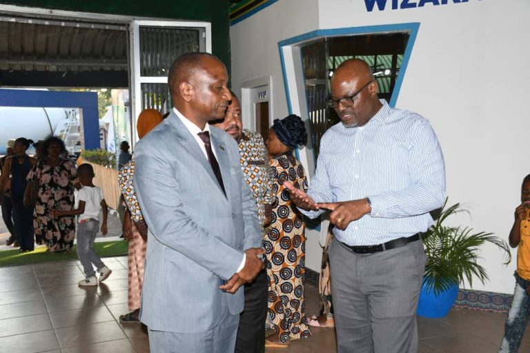 BALOZI KASIKE AKUTANA NA MKURUGENZI WA BODI YA UTALII EPHRAIM MAFURU