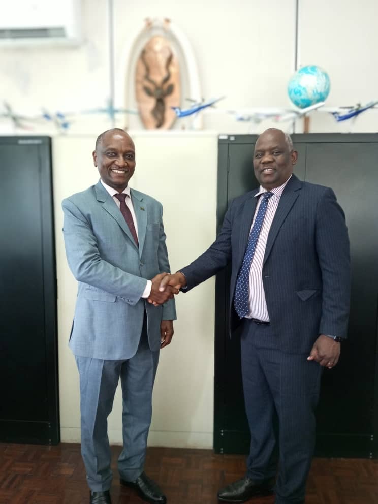 BALOZI. KASIKE AKUTANA NA MKURUGENZI WA ATCL