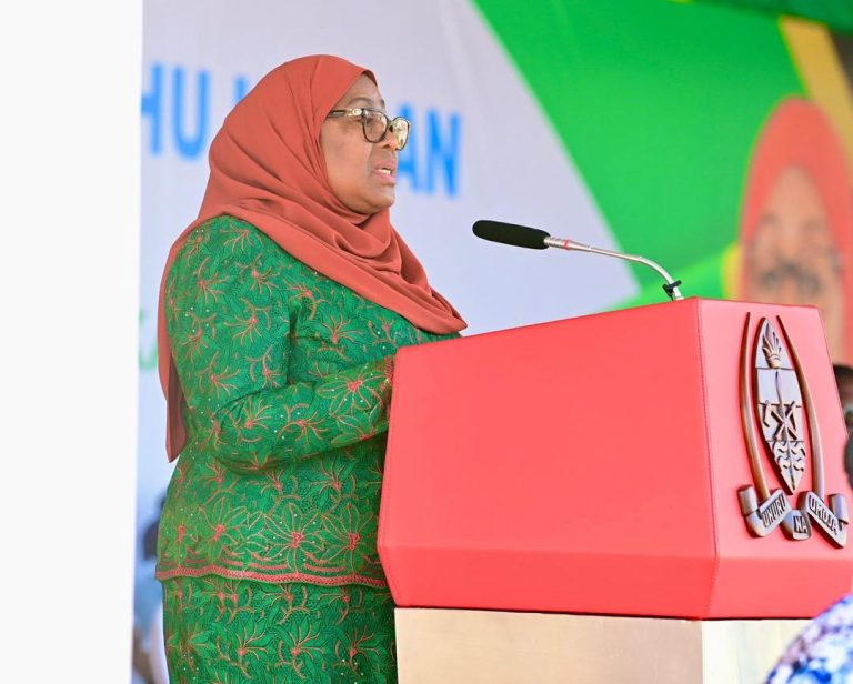 RAIS SAMIA AWAHUTUBIA WANANCHI WA SUMBAWANGA UWANJA WA MANDELA MKOANI RUKWA