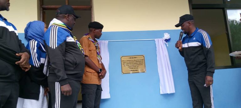 MWENGE WAZINDUA MADARASA MAWILI YA KIDATO CHA SITA MIRERANI