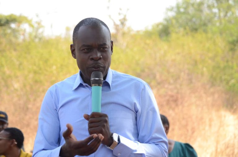 WANANCHI WADAI KUTAKA KUTAIFISHWA ENEO LA KIJIJI WAMUOMBA MBUNGE KUINGILIA KATI